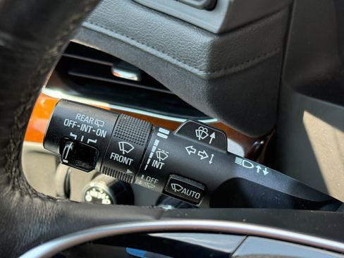 Used 2018 Cadillac Escalade Premium Luxury w/ LPO, Radiant Package AWD/4WD image 27