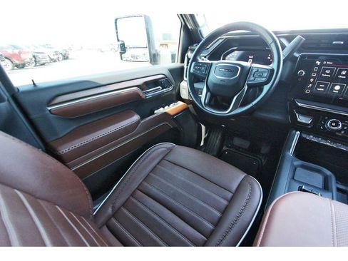 Used 2024 GMC Sierra 2500 Denali Ultimate image 6