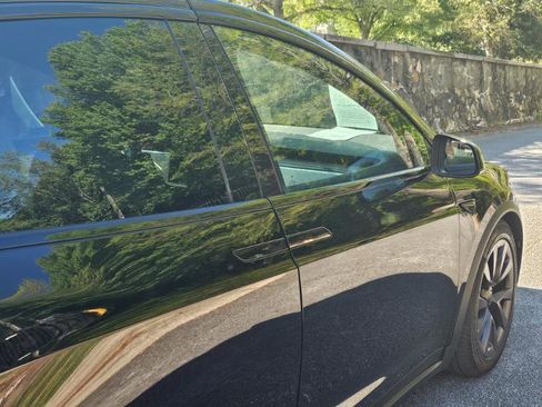 Used 2023 Tesla Model X image 19