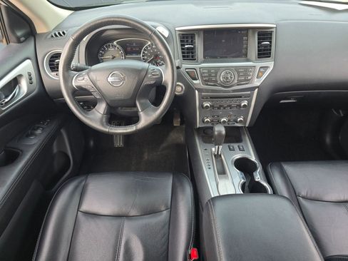 Used 2019 Nissan Pathfinder SL image 4