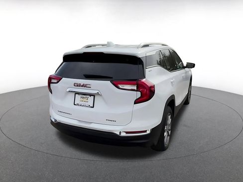 Used 2024 GMC Terrain SLT image 15