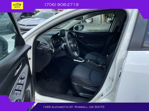 Used 2019 Toyota Yaris L image 13