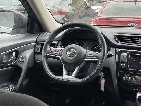 Used 2019 Nissan Rogue S image 3