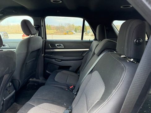 Used 2018 Ford Explorer XLT AWD/4WD image 6
