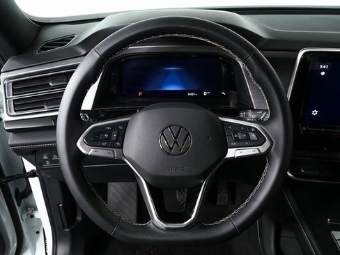 Certified 2025 Volkswagen Atlas Cross Sport SE image 6