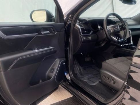 Used 2025 GMC Acadia Elevation image 33