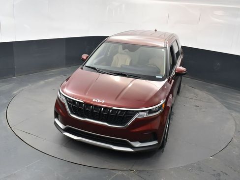 Certified 2024 Kia Carnival LX image 34