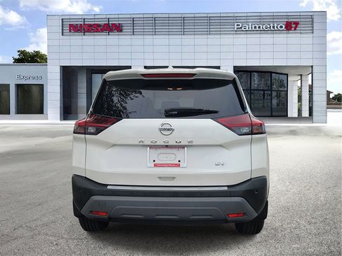 Certified 2021 Nissan Rogue SV image 5