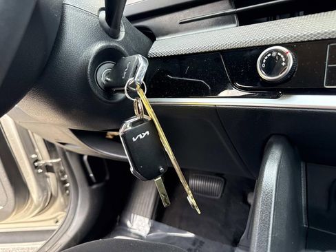 Used 2025 Kia Sportage LX image 30