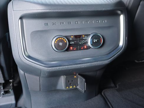 Certified 2025 Ford Expedition Max Platinum w/ Stealth Appearance Package image 31