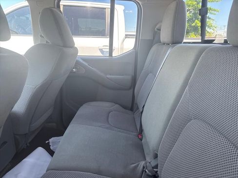 Used 2018 Nissan Frontier SV AWD/4WD image 17