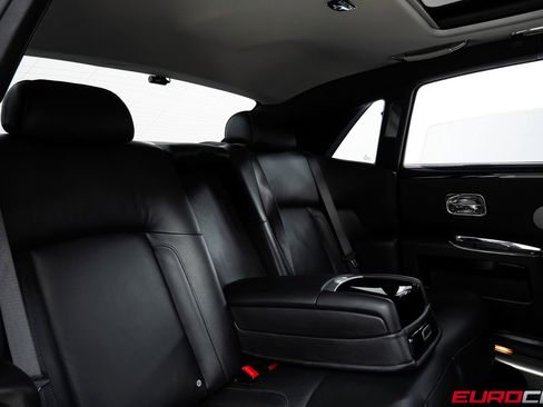 Used 2010 Rolls-Royce Ghost image 38