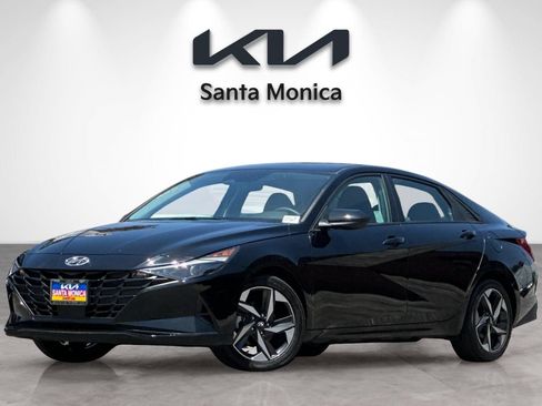 Used 2023 Hyundai Elantra SEL w/ Convenience Package FWD image 2