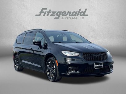 Used 2025 Chrysler Pacifica Limited