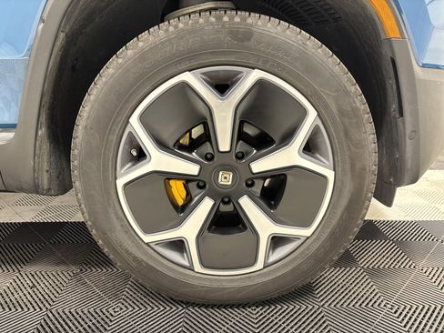 Used 2023 Rivian R1T Adventure image 11