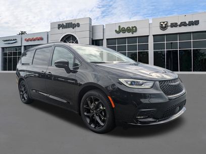 New 2026 Chrysler Pacifica Select