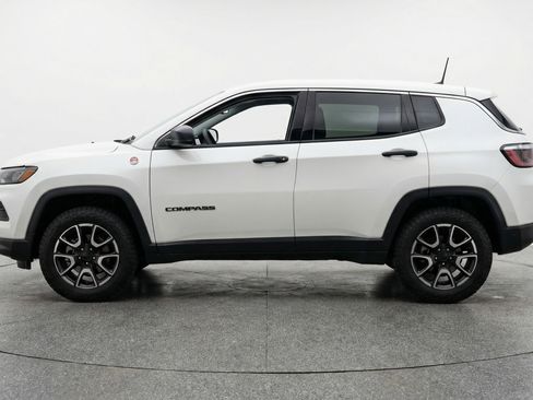 Used 2025 Jeep Compass Trailhawk image 5