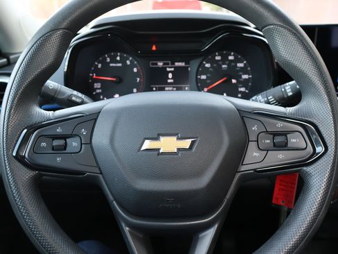 Used 2025 Chevrolet Trax LS image 10