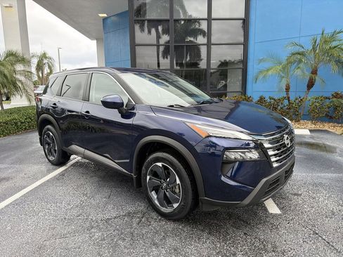 Used 2024 Nissan Rogue SV FWD image 2