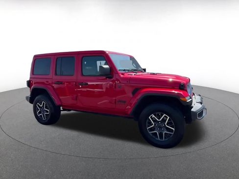 Used 2025 Jeep Wrangler Unlimited Sahara AWD/4WD image 2