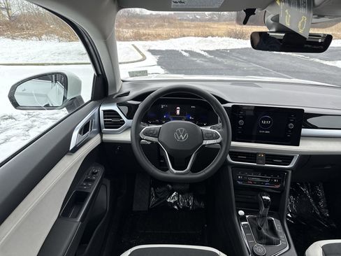 New 2026 Volkswagen Taos SE image 16