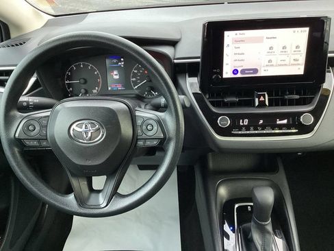 Used 2025 Toyota Corolla LE FWD image 14
