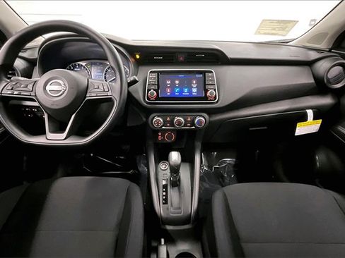 New 2025 Nissan Kicks Play S image 5