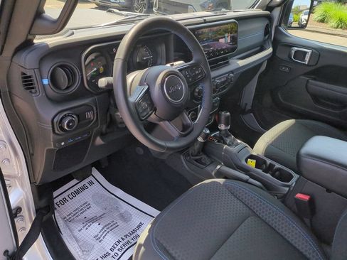 Used 2024 Jeep Wrangler Unlimited Rubicon 4xe w/ Convenience Group AWD/4WD image 12