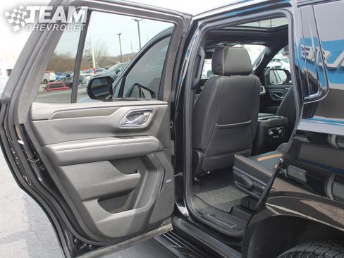 Used 2023 GMC Yukon AT4 w/ LPO, Floor Liner Package image 19