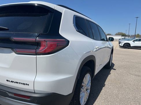 Used 2025 GMC Acadia Elevation w/ Elevation Premium Package FWD image 4