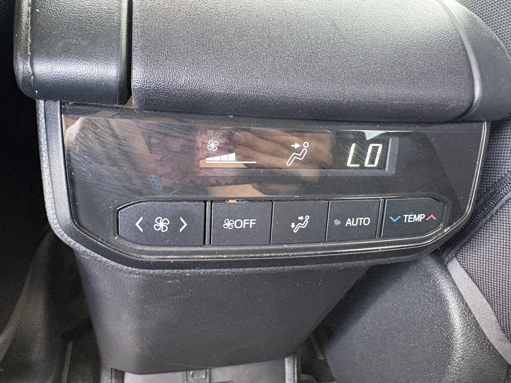 Used 2023 Toyota Highlander LE AWD/4WD image 25