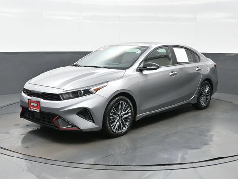 Used 2024 Kia Forte GT-Line w/ GT-Line Premium Package FWD image 2