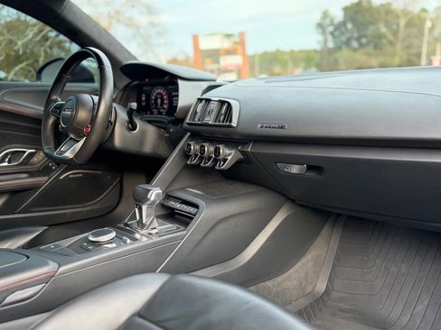 Used 2017 Audi R8 V10 w/ Ceramic Brake Package image 26