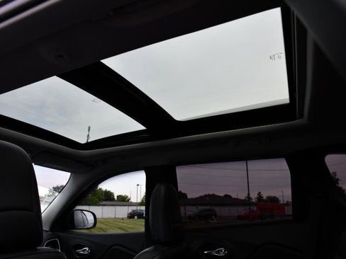 Used 2019 Jeep Cherokee Limited AWD/4WD image 31