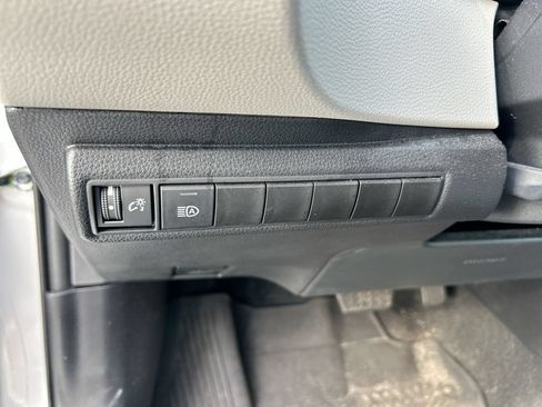 Used 2025 Toyota Corolla LE FWD image 13