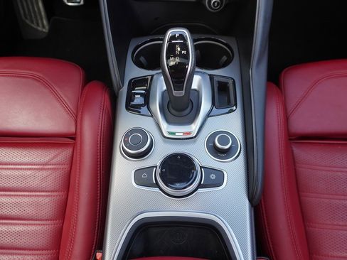 Used 2022 Alfa Romeo Giulia Veloce image 15