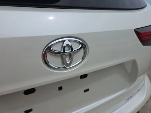 Used 2020 Toyota Highlander XLE AWD/4WD image 10