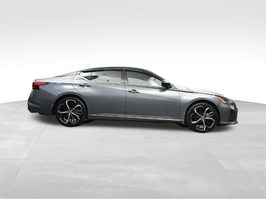 Used 2024 Nissan Altima 2.5 SR FWD image 28