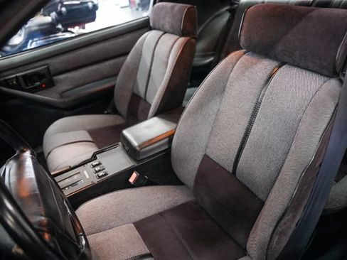 Used 1991 Chevrolet Camaro Z28 RWD image 4