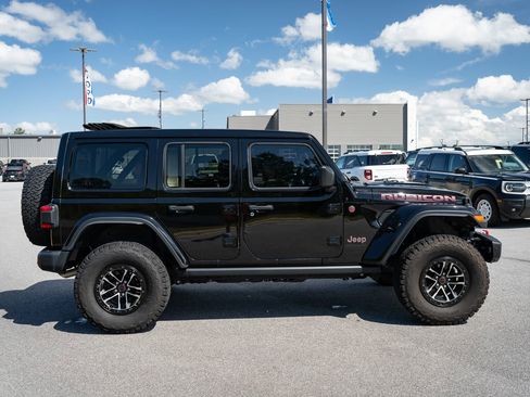 Used 2024 Jeep Wrangler Unlimited Rubicon AWD/4WD image 11