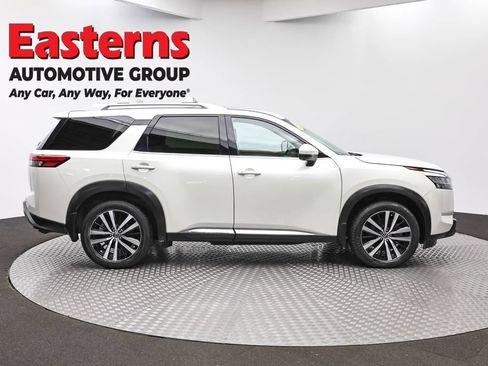 Used 2023 Nissan Pathfinder Platinum AWD/4WD image 4