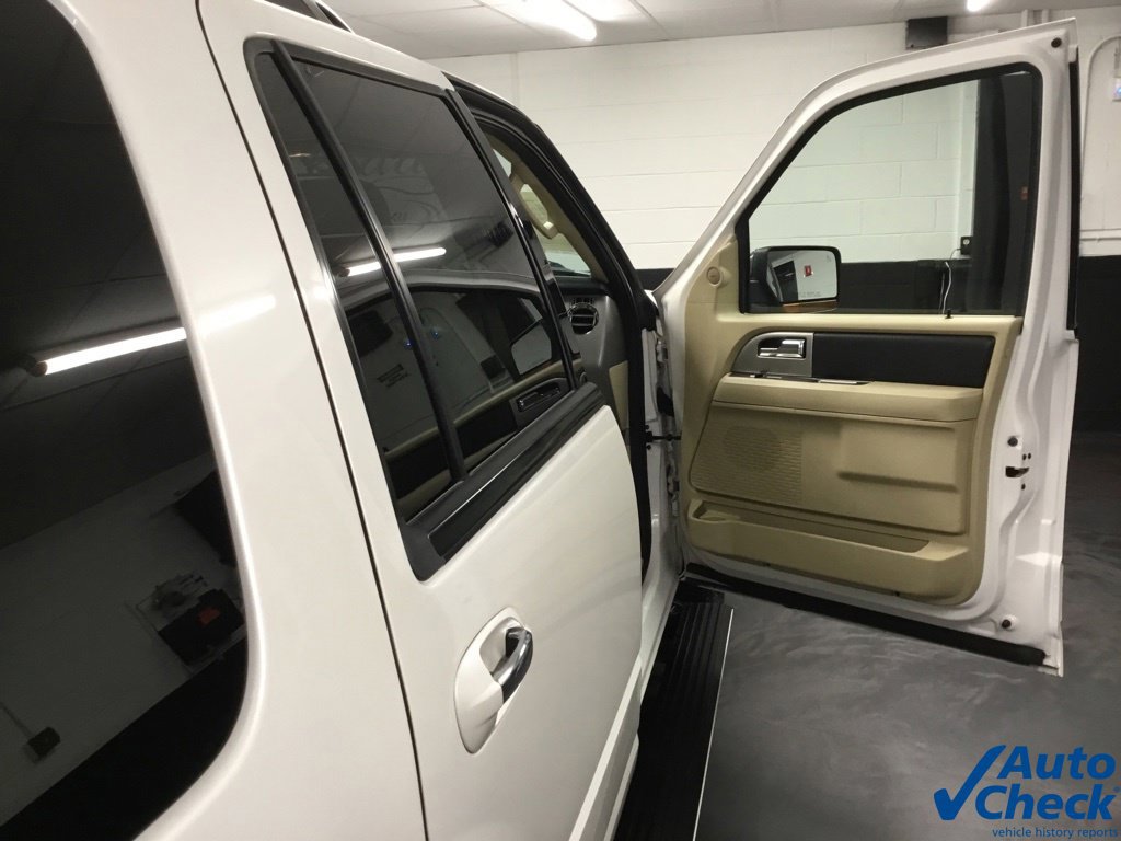 Used 2017 Ford Expedition Limited w/ Equipment Group 301A AWD/4WD image 43