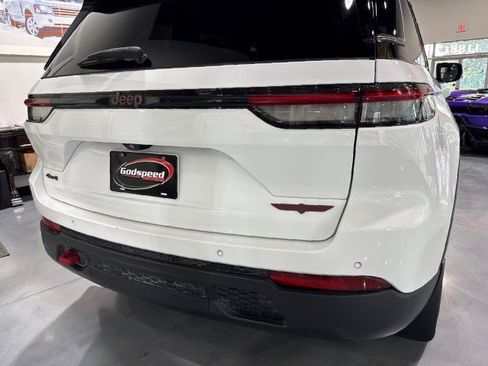 Used 2022 Jeep Grand Cherokee Trailhawk w/ ADV Protech Group II AWD/4WD image 32