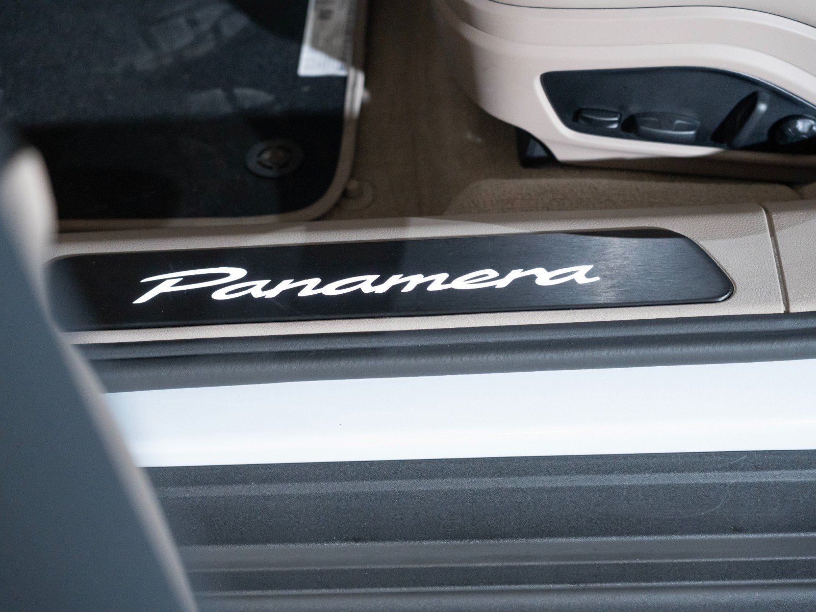 Certified 2026 Porsche Panamera RWD image 12