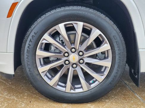 Used 2022 Chevrolet Traverse Premier FWD image 17