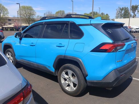 Used 2019 Toyota RAV4 LE AWD/4WD image 3