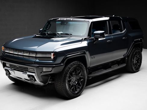 Used 2025 GMC Hummer EV 3X w/ LPO, Cargo Utility Package AWD/4WD image 5