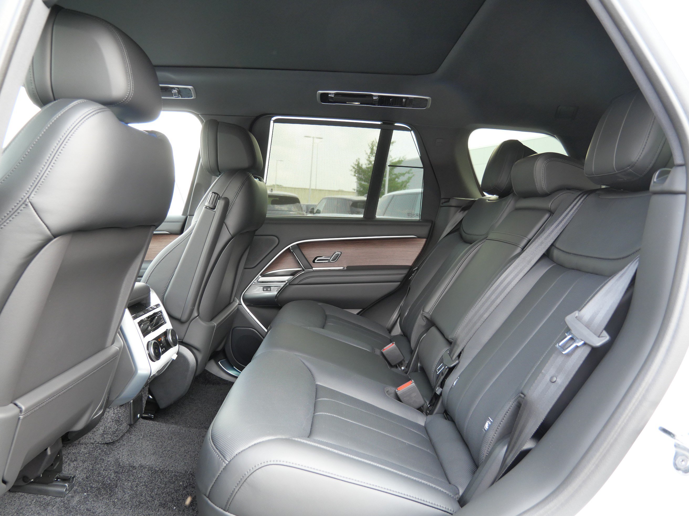New 2026 Land Rover Range Rover SE AWD/4WD image 5