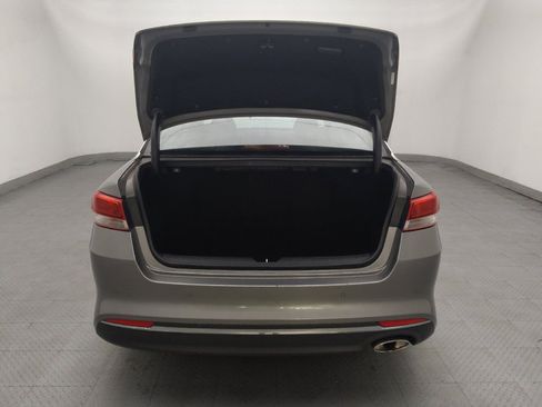 Used 2018 Kia Optima LX w/ 17" Alloy Wheels Package FWD image 29
