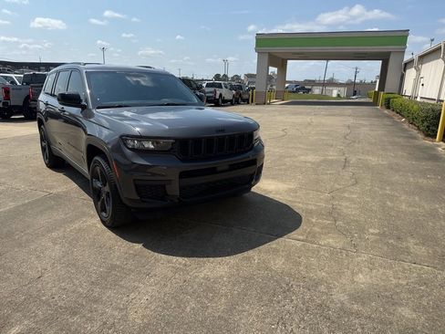 Used 2021 Jeep Grand Cherokee L Laredo image 2